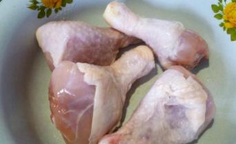 Куриные ножки, запечённые с картошкой в духовке, под хрустящей корочкой, в рукаве, фольге, с сыром Голени с картошкой в пакете для запекания